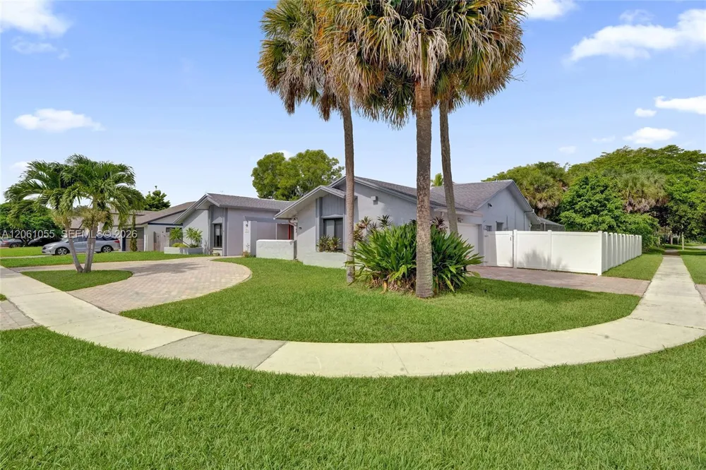 1221 NW 78th Ave Plantation, FL 33322