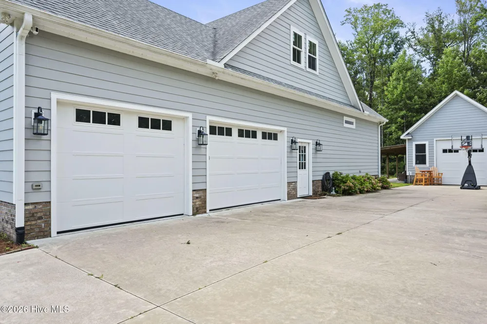 2703 E Fairway Road Morehead City, NC 28557