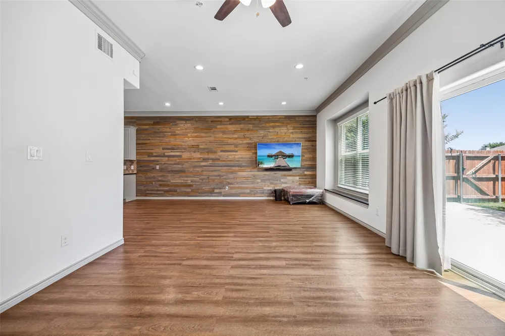 1325 Summerset Lane Burleson, TX 76028