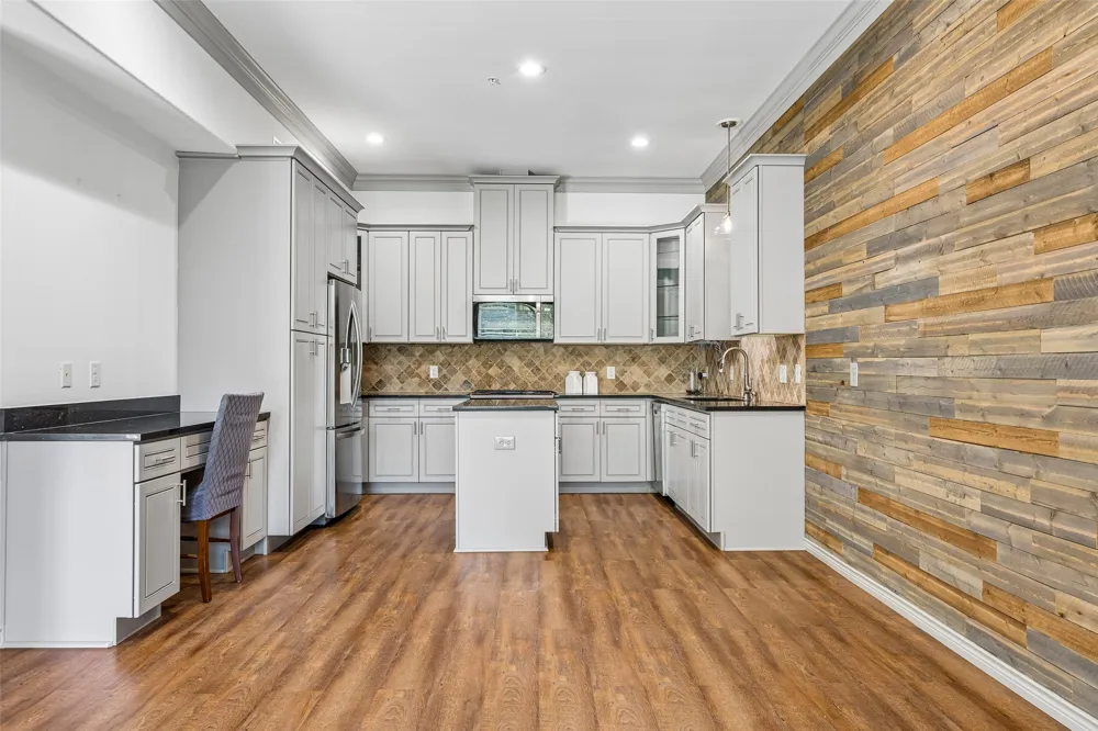 1325 Summerset Lane Burleson, TX 76028