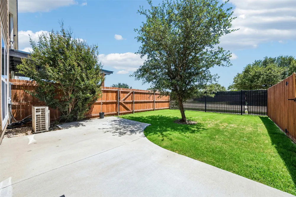 1325 Summerset Lane Burleson, TX 76028