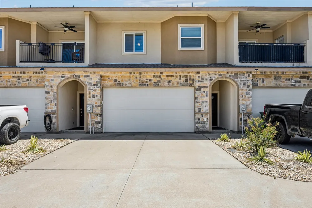 1325 Summerset Lane Burleson, TX 76028
