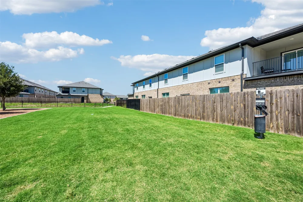 1325 Summerset Lane Burleson, TX 76028