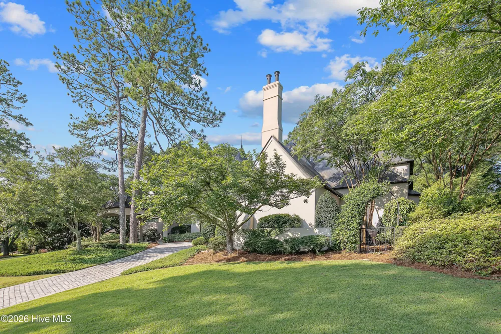 1128 Longleaf Drive Fayetteville, NC 28305