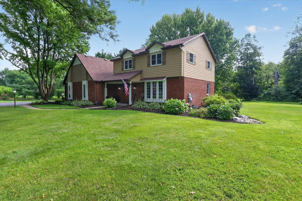 22279 Loupee Drive Cassopolis, MI 49031