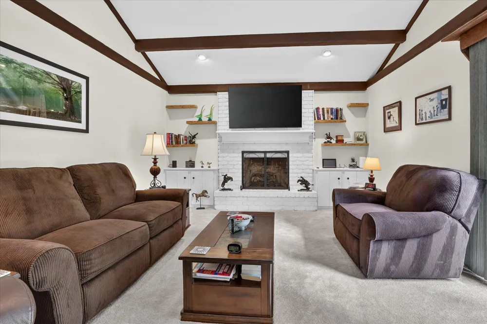 22279 Loupee Drive Cassopolis, MI 49031