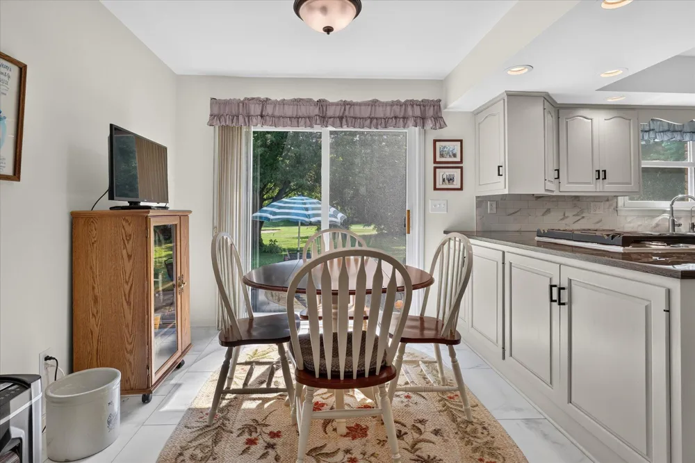 22279 Loupee Drive Cassopolis, MI 49031