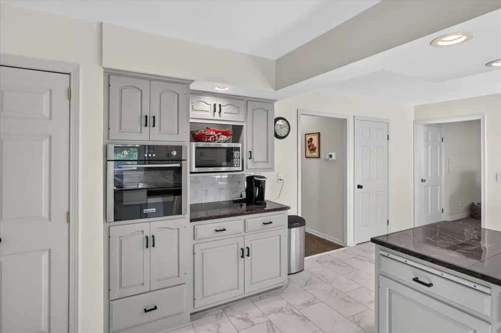 22279 Loupee Drive Cassopolis, MI 49031