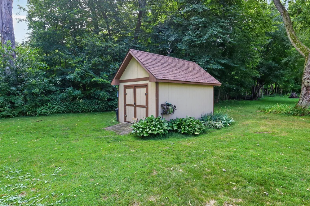 22279 Loupee Drive Cassopolis, MI 49031