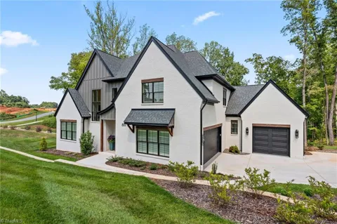 8111 Falcon Trail