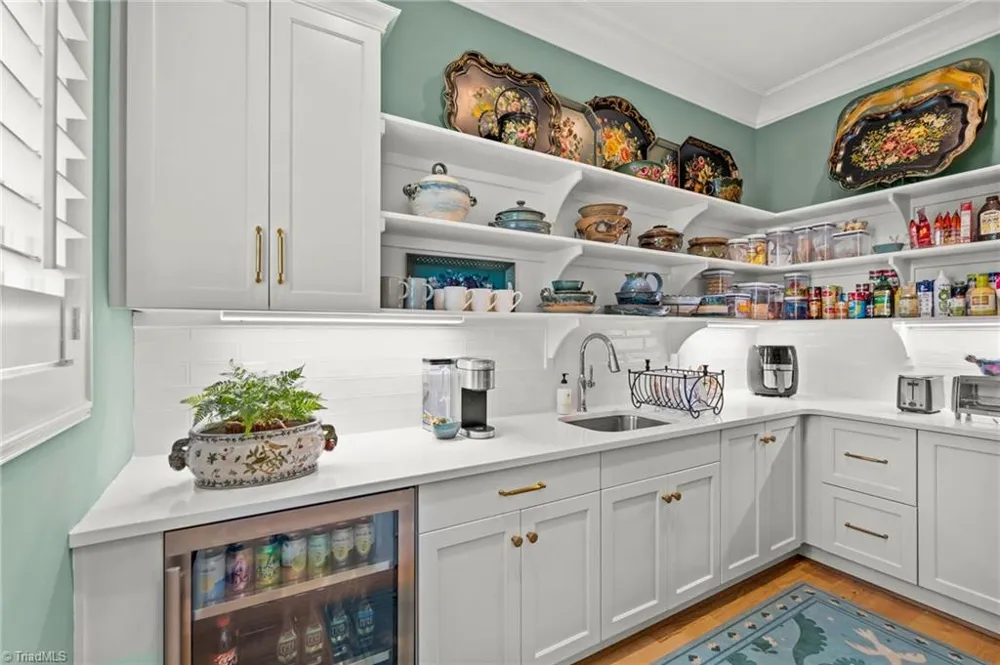 8111 Falcon Trail Oak Ridge, NC 27310
