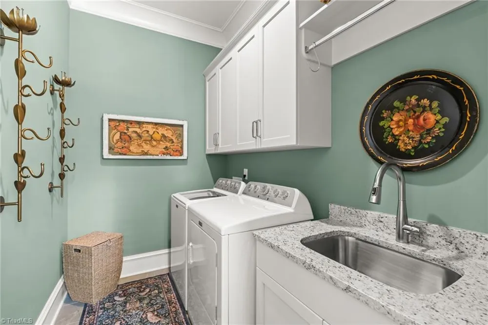 8111 Falcon Trail Oak Ridge, NC 27310
