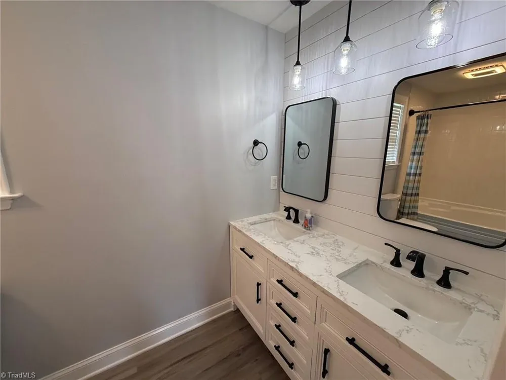 2740 Bridgeport Drive Winston-Salem, NC 27103