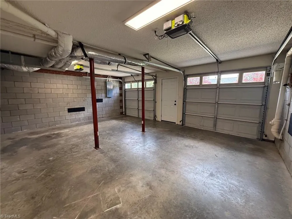 2740 Bridgeport Drive Winston-Salem, NC 27103