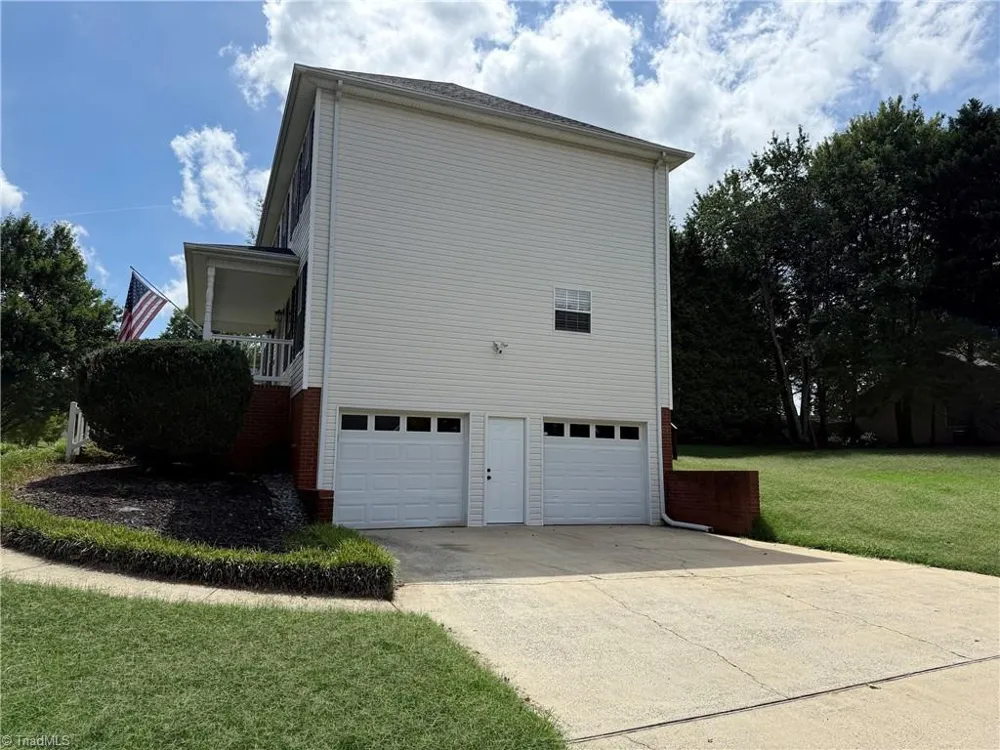 2740 Bridgeport Drive Winston-Salem, NC 27103
