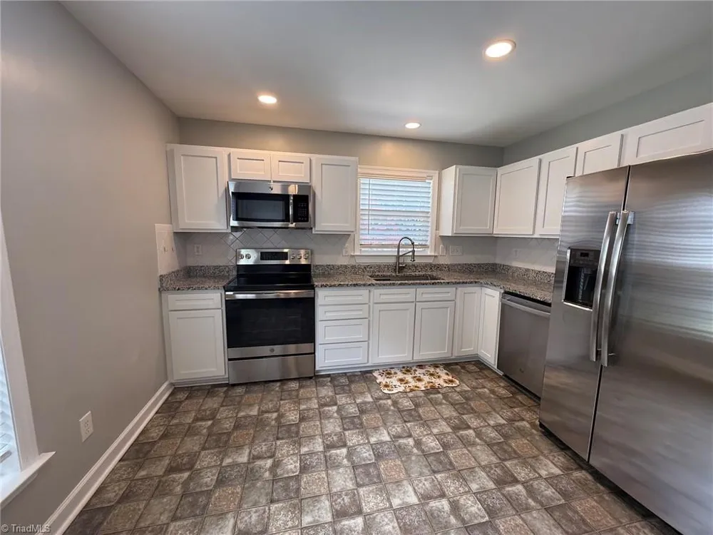 2740 Bridgeport Drive Winston-Salem, NC 27103