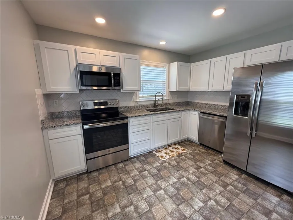 2740 Bridgeport Drive Winston-Salem, NC 27103