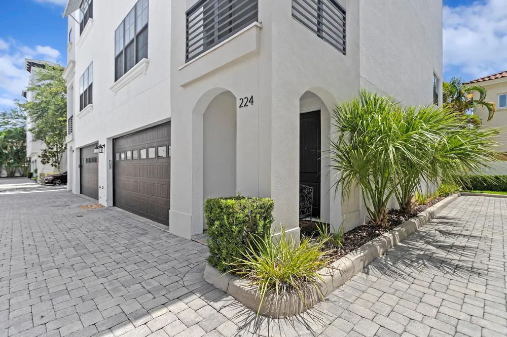 224 S AUDUBON AVENUE Tampa, FL 33609