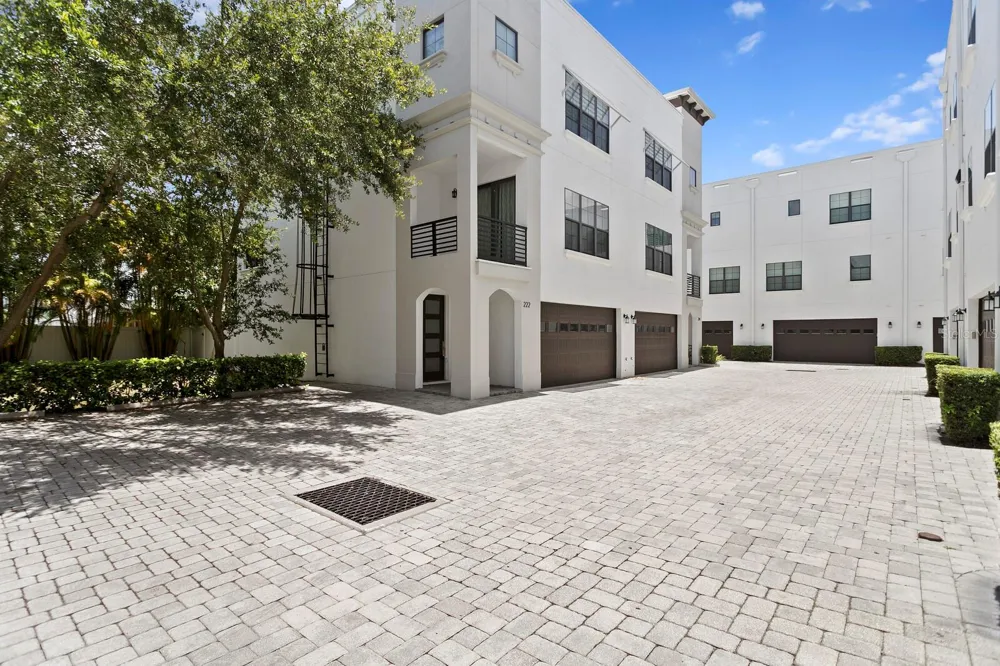 224 S AUDUBON AVENUE Tampa, FL 33609