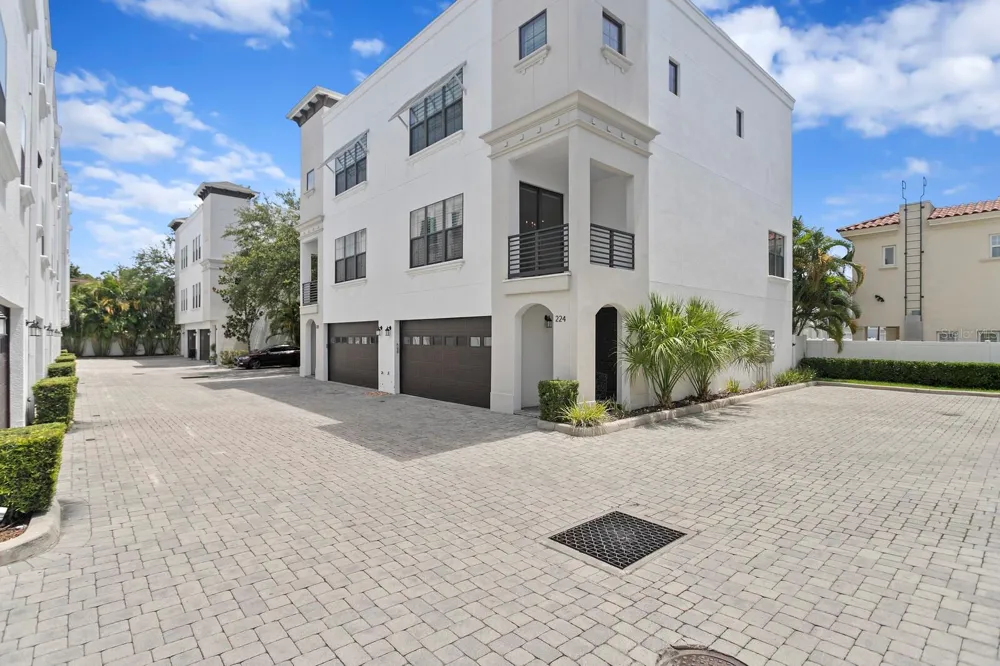224 S AUDUBON AVENUE Tampa, FL 33609