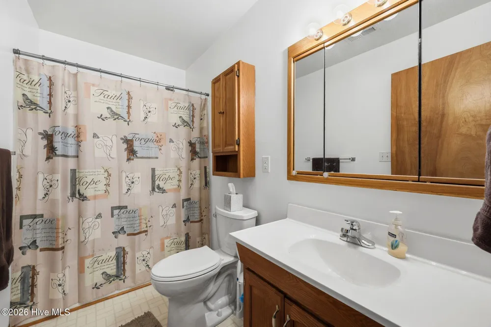 1556 Farrow Fork Road Engelhard, NC 27824