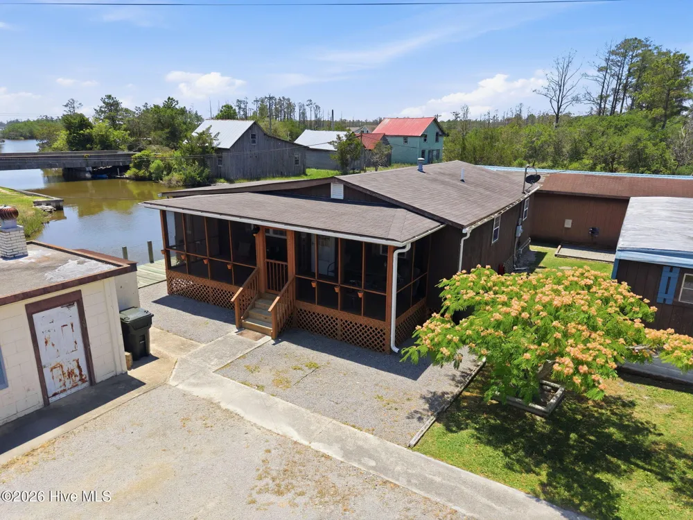1556 Farrow Fork Road Engelhard, NC 27824