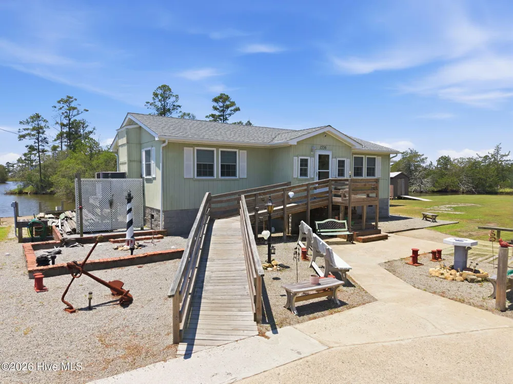 1556 Farrow Fork Road Engelhard, NC 27824