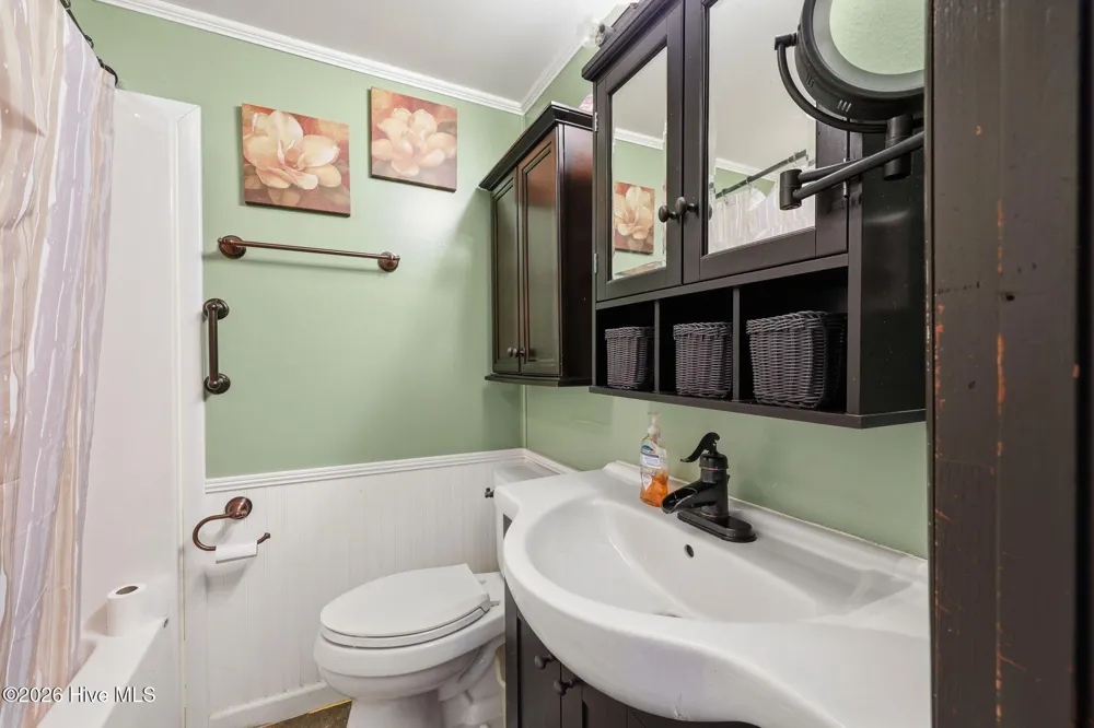1556 Farrow Fork Road Engelhard, NC 27824