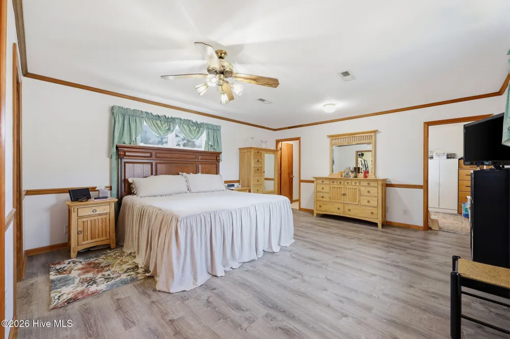 1556 Farrow Fork Road Engelhard, NC 27824