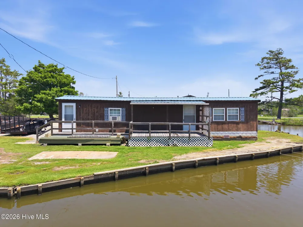 1556 Farrow Fork Road Engelhard, NC 27824