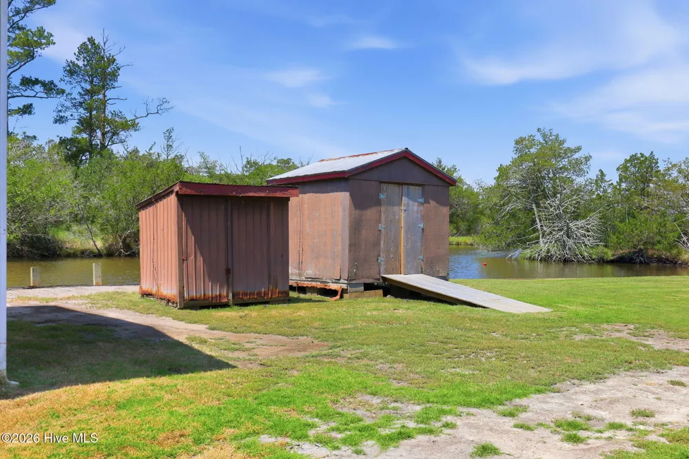 1556 Farrow Fork Road Engelhard, NC 27824