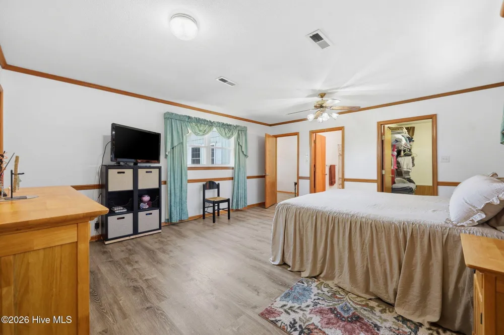 1556 Farrow Fork Road Engelhard, NC 27824