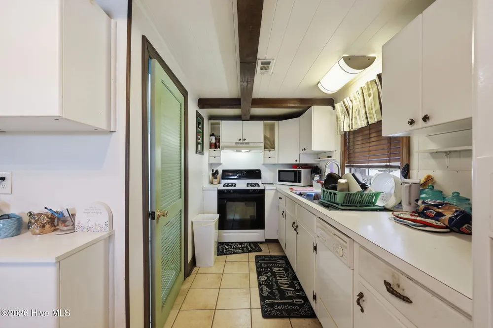 1556 Farrow Fork Road Engelhard, NC 27824