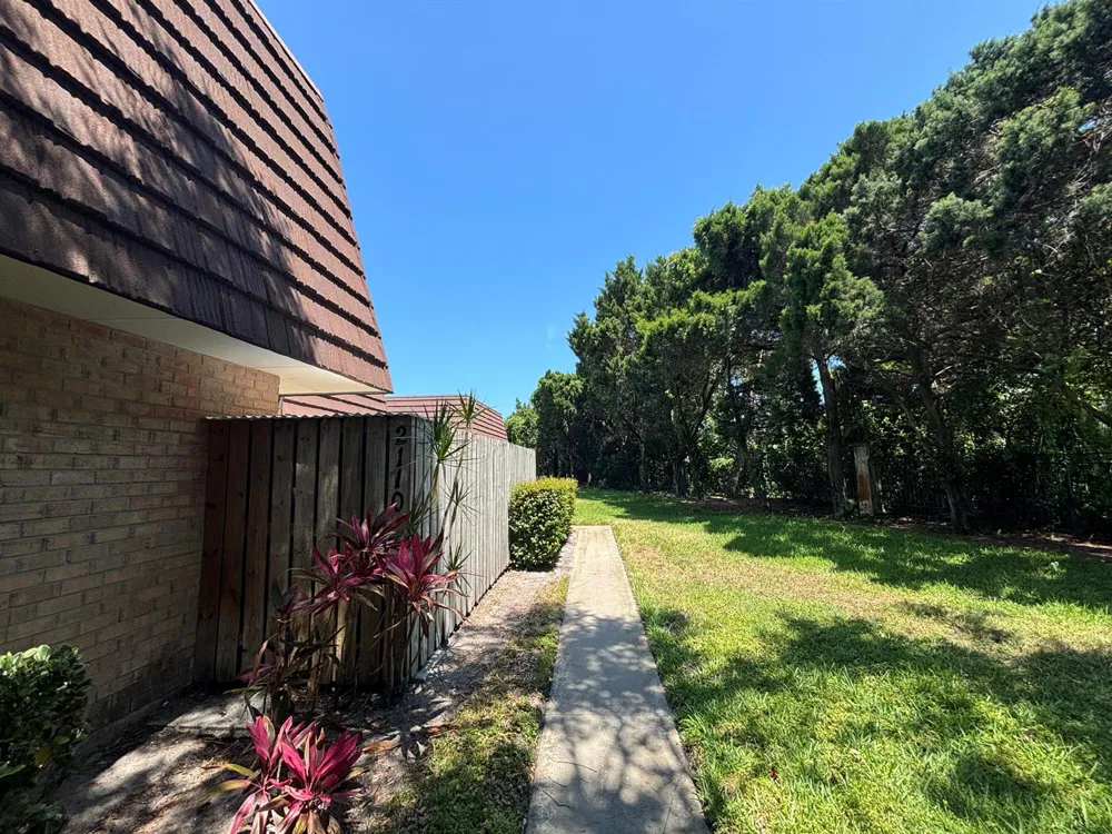 2110 21st Lane Palm Beach Gardens, FL 33418