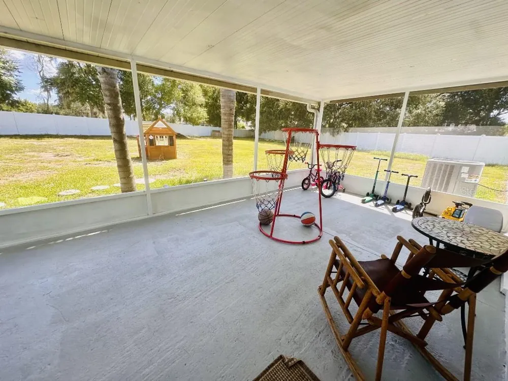 1831 KIM ACRES LANE Dover, FL 33527