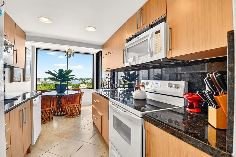 3589 S Ocean Boulevard #908 South Palm Beach, FL 33480