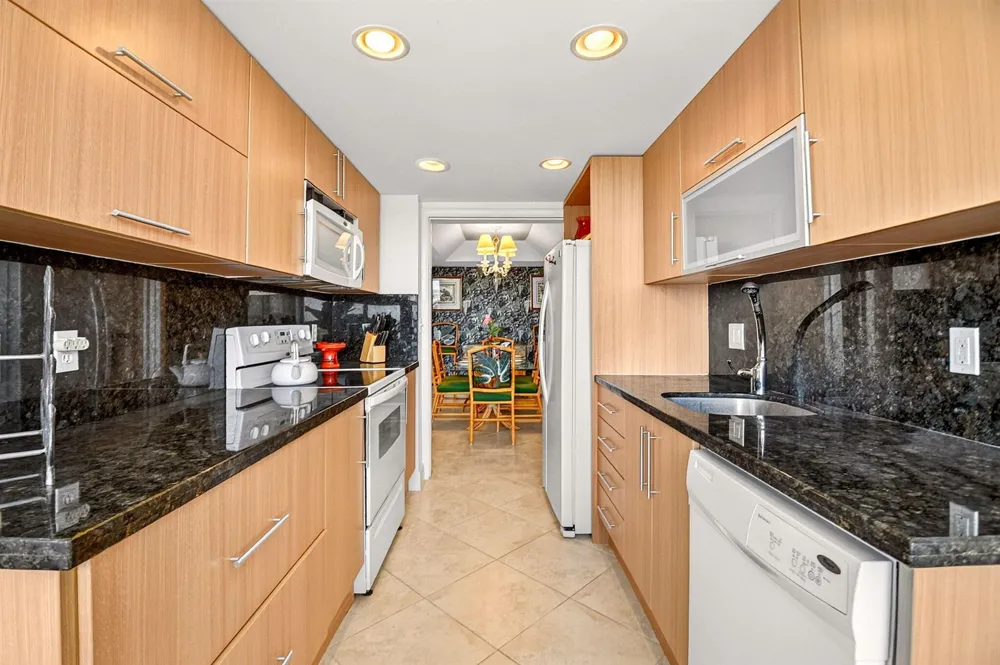 3589 S Ocean Boulevard #908 South Palm Beach, FL 33480