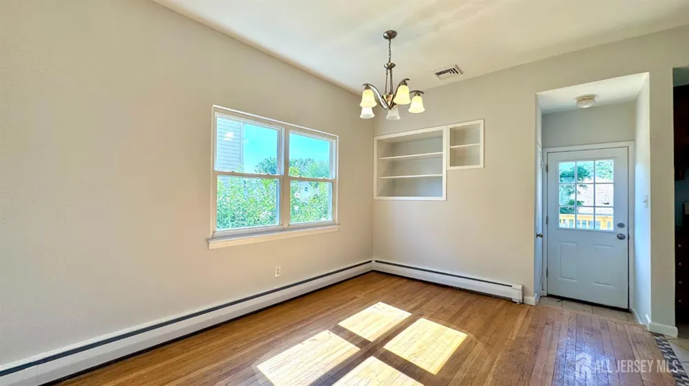 69 Mercer Street Menlo Park Terrace, NJ 08840
