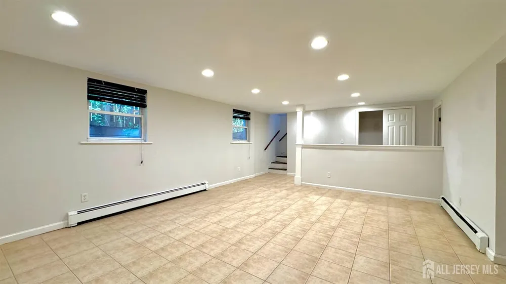 69 Mercer Street Menlo Park Terrace, NJ 08840