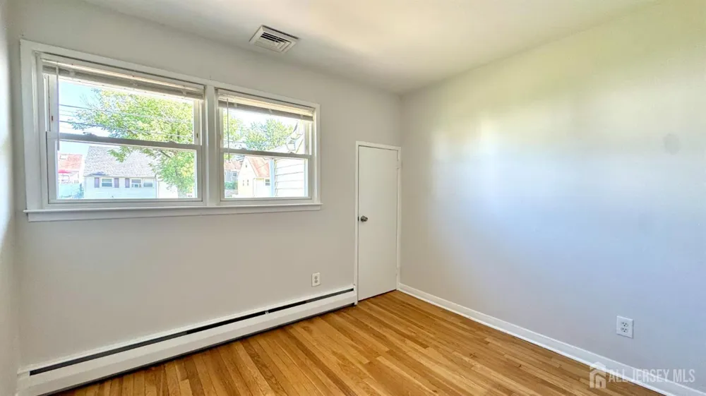 69 Mercer Street Menlo Park Terrace, NJ 08840