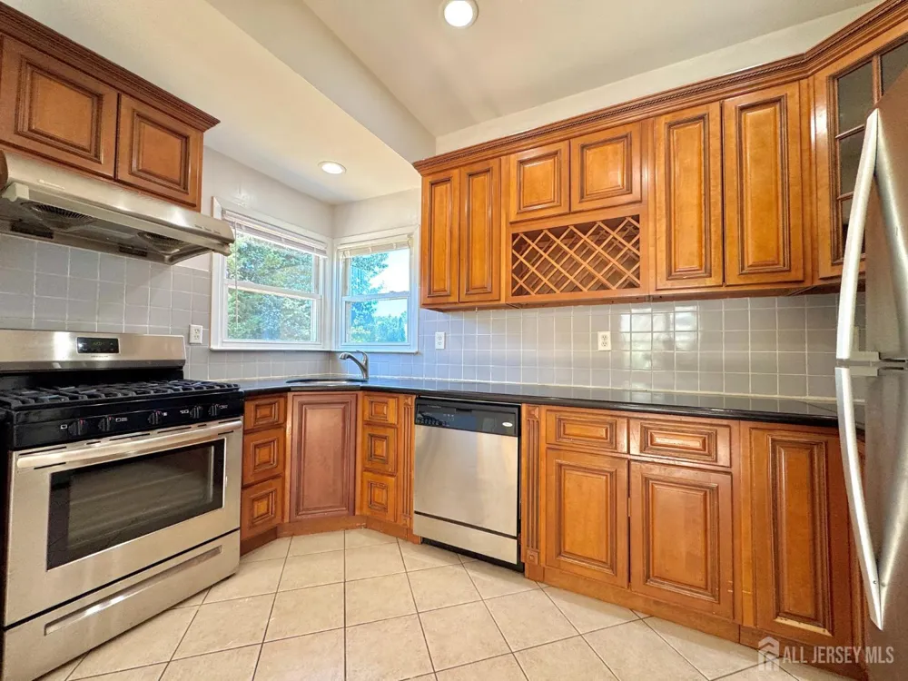 69 Mercer Street Menlo Park Terrace, NJ 08840