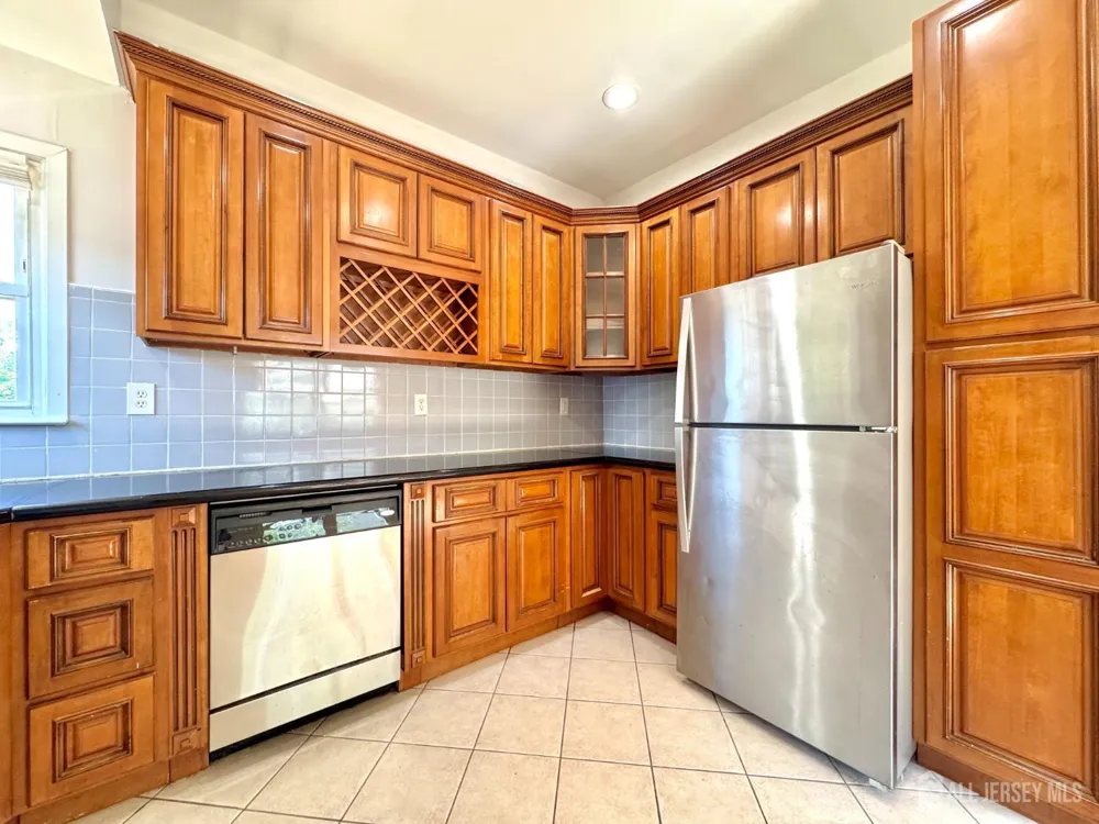 69 Mercer Street Menlo Park Terrace, NJ 08840