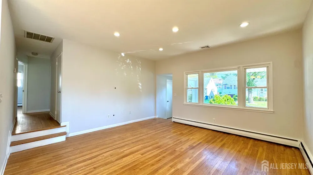 69 Mercer Street Menlo Park Terrace, NJ 08840