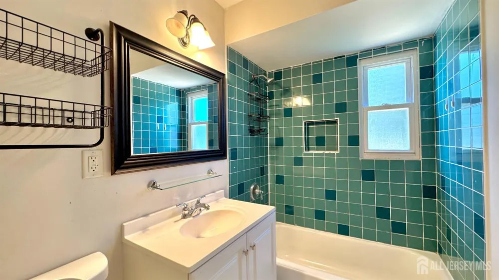 69 Mercer Street Menlo Park Terrace, NJ 08840