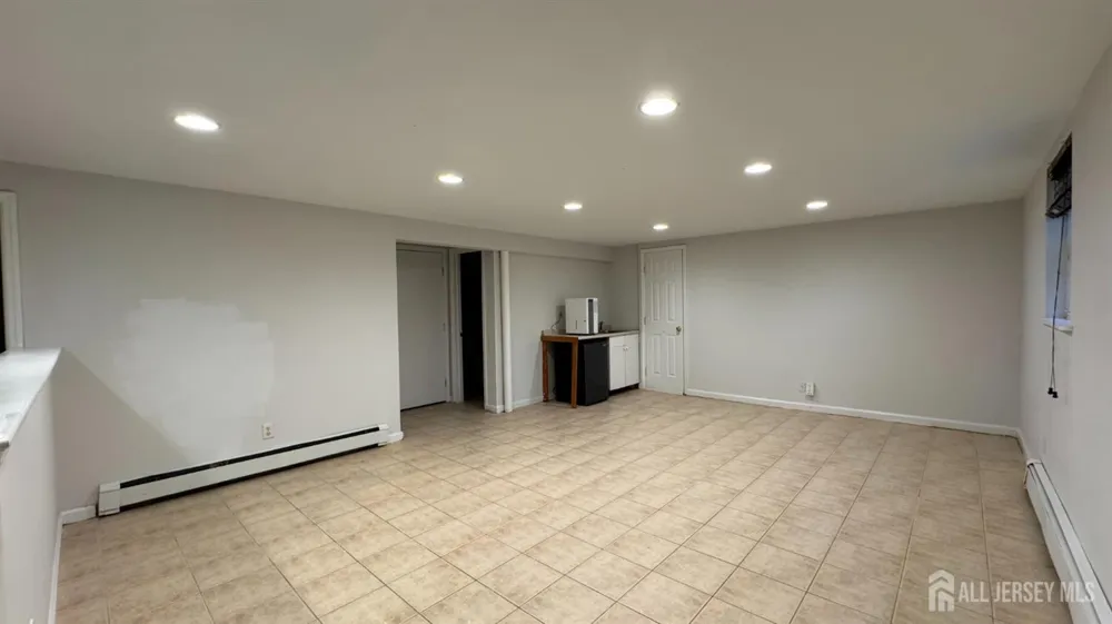 69 Mercer Street Menlo Park Terrace, NJ 08840
