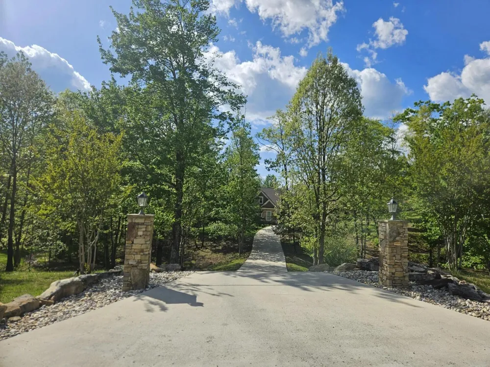 1625 River Bluffs Drive Jasper, TN 37347