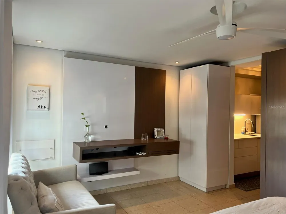 3511 ISLA VERDE AVE #204 Carolina, PR 00979