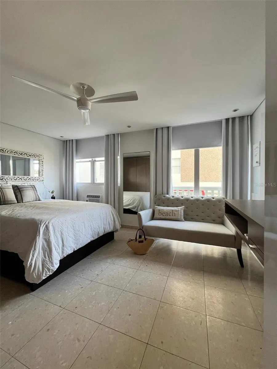 3511 ISLA VERDE AVE #204 Carolina, PR 00979