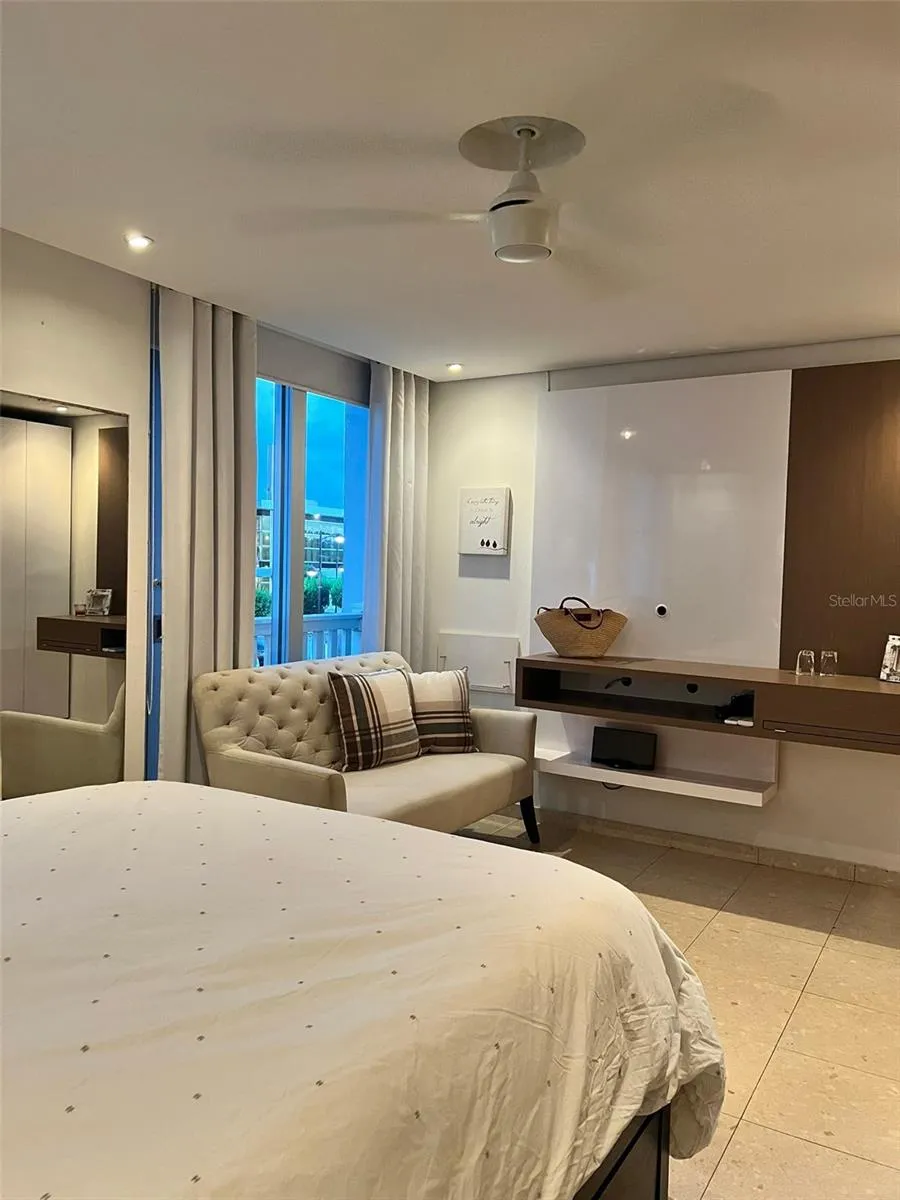 3511 ISLA VERDE AVE #204 Carolina, PR 00979