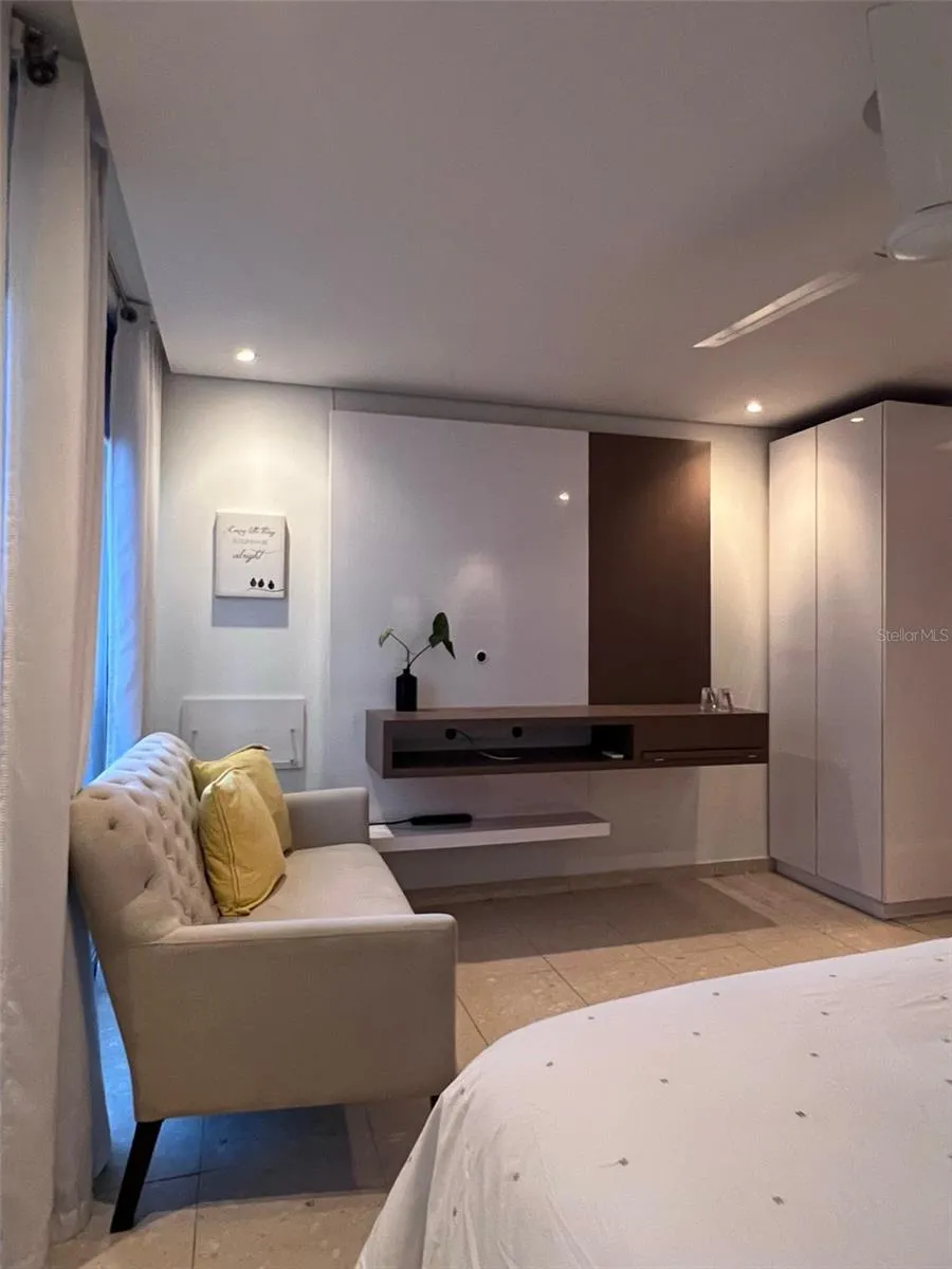 3511 ISLA VERDE AVE #204 Carolina, PR 00979